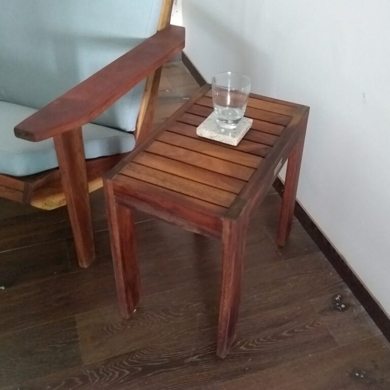 Mesa lateral de madera para exterior- arkideck