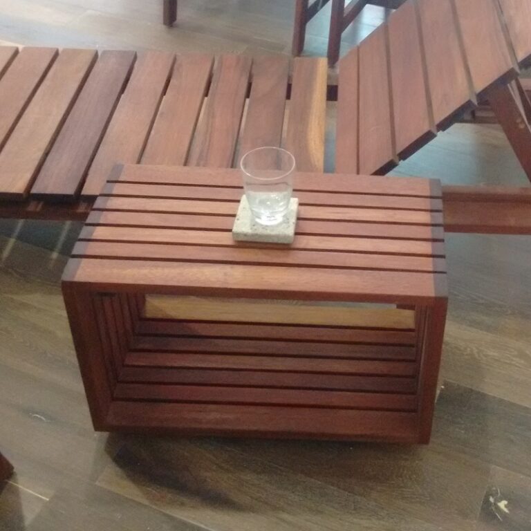 Mesa lateral de madera para exterior- arkideck