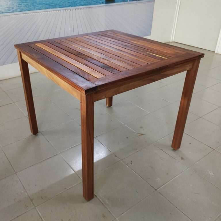 muebles para exterior de madera y de combinación de madera con herrería