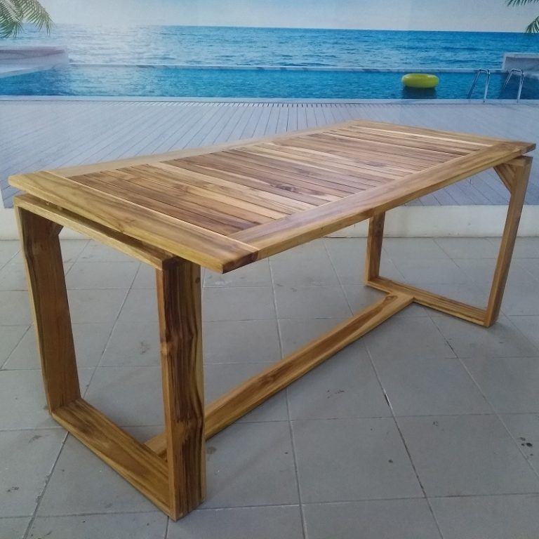 muebles para exterior de madera y de combinación de madera con herrería