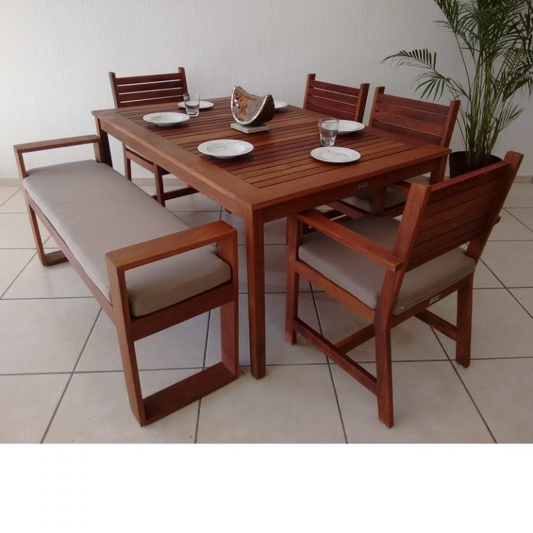 muebles para exterior de madera y de combinación de madera con herrería